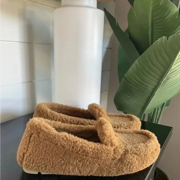 PRADA Shearling Driver Loafer Caramel - Picture 5 of 11